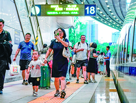  It starts at night and ends at dawn! Running high-speed train between Beijing and Hong Kong and Shanghai and Hong Kong